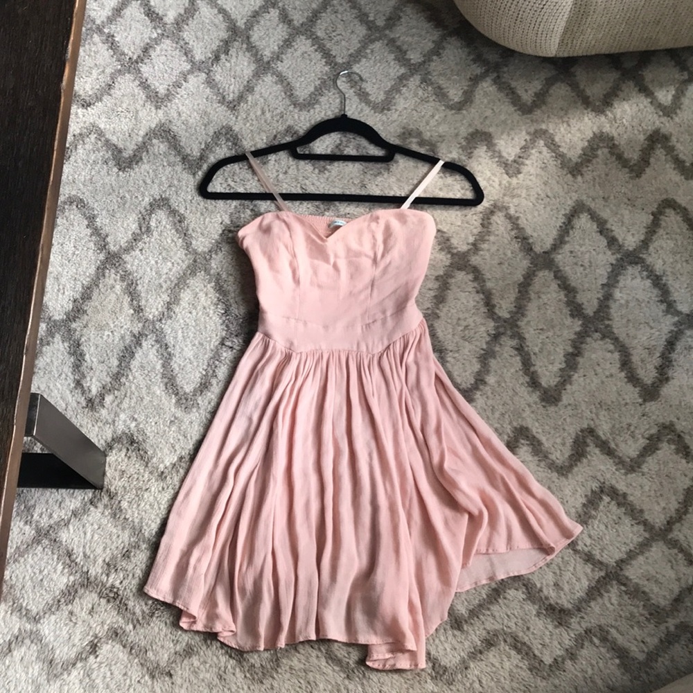 Beautiful dress! But was too small for me:/